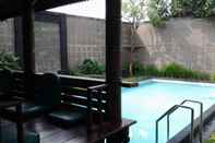 Swimming Pool Rumah Anda Guest House