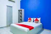Bedroom OYO 90304 Cosmo Tanjung Duren