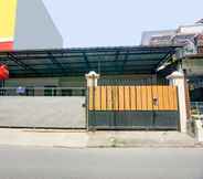 Exterior 4 OYO 90304 Cosmo Tanjung Duren