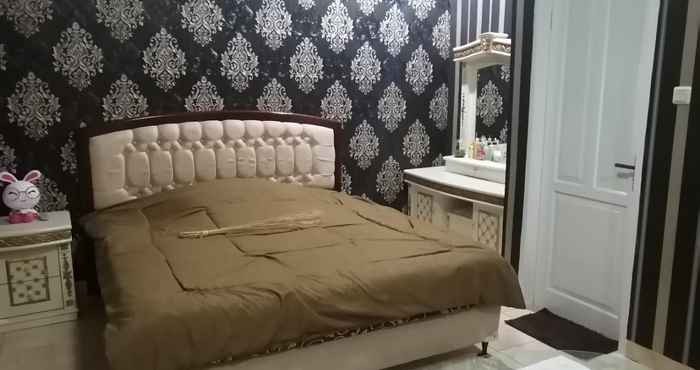 Kamar Tidur OYO 90285 Villa Artanti Cipanas