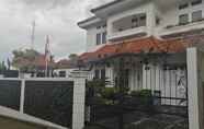 Bangunan 5 OYO 90285 Villa Artanti Cipanas