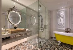In-room Bathroom 5 Arte By Thomas Chan
