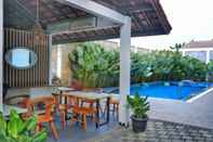 Swimming Pool De Jati House