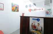 Lobby 4 RedDoorz near Pasay Rotonda