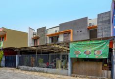 Exterior 4 OYO 90326 Holistay Surabaya