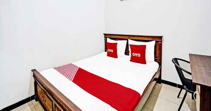 Bedroom OYO 90326 Holistay Surabaya