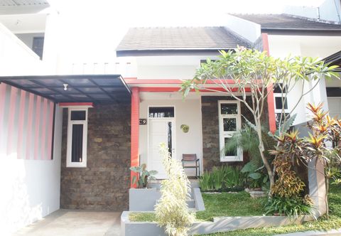 Luar Bangunan Villa Batu Residence Kav C-9