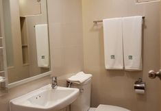 In-room Bathroom 7 Florida Hotel Bangkok