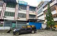 ภายนอกอาคาร 4 Bulusaraung Homestay Makassar