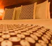 Bedroom 6 Anang Bed & Breakfast Syariah by Ndalem Beong