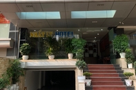 Bên ngoài Nhat Ly Hotel