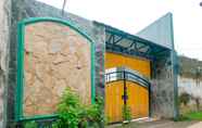 Bên ngoài 2 Ngadiwinatan Alleyway Guest House Jogja