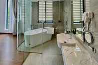 Toilet Kamar Mansion Park Hotel & Apartment