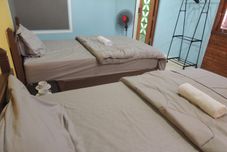 Bedroom Penginapan Wardi Syariah Borobudur by Ndalem Beong