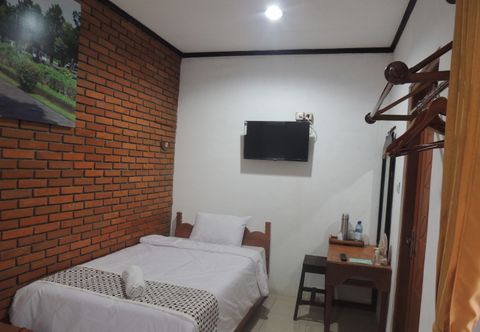 Bedroom Dalem Sudarno Syariah by Ndalem Beong