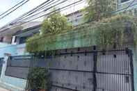 Bangunan Eiffel Residence Petojo - Female Only