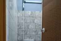 In-room Bathroom Eiffel Residence Cideng - Female Only