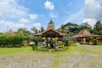 Exterior 4 Villa Riverside Kalijeruk