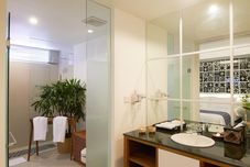 In-room Bathroom The Kanjeng Suites & Villas Sanur