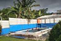 Swimming Pool Pondok Amira