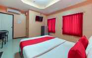 Bedroom 4 OYO 1166 Train Way Resort