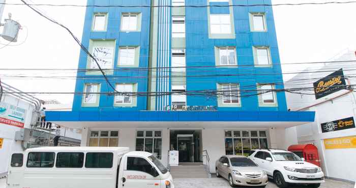 Bangunan RedDoorz Plus @ 1318 Residences