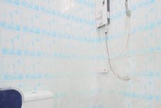 客房浴室 OYO 496 Chok Phikul Thong Resort