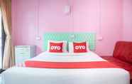 Kamar Tidur 7 OYO 797 Pink House Bungalow