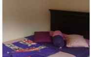 Kamar Tidur 6 Guest House Biru