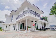 Exterior 4 Super OYO 90342 Kemang Garden