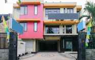 Exterior 2 Sky Inn Ketintang 1