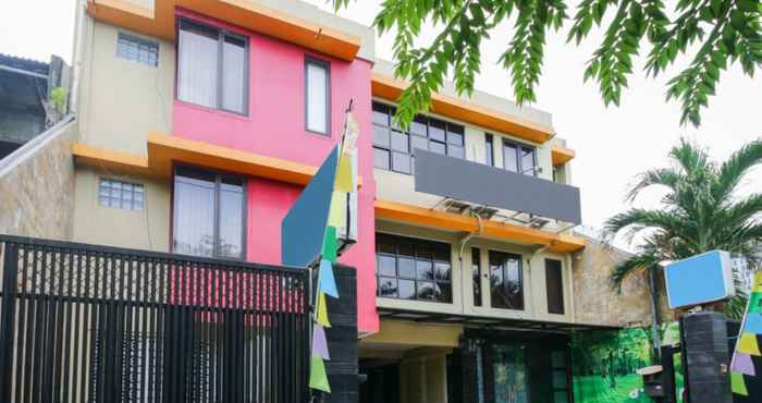 Exterior Sky Inn Ketintang 1