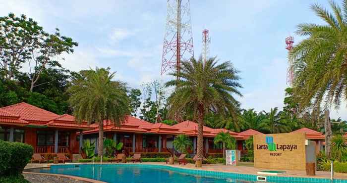 Swimming Pool Lanta Lapaya Resort