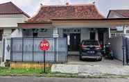 Bangunan 2 OYO 90353 Dewi Guesthouse