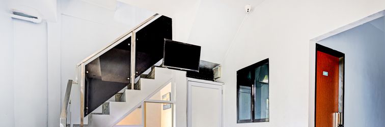 Lobby OYO 90366 Homestay 81 Baloi