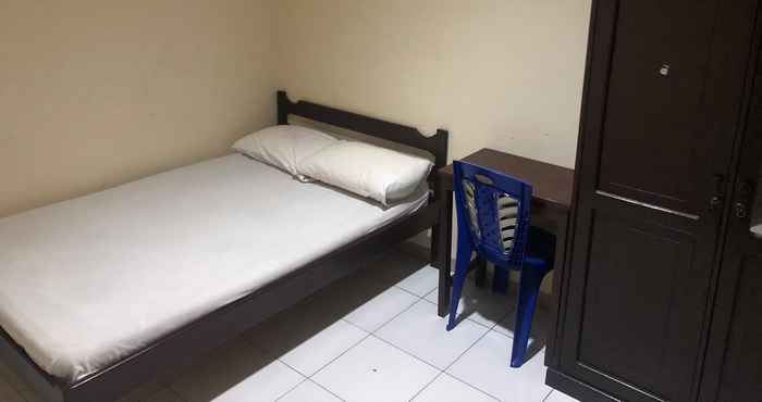 Kamar Tidur OYO 90345 Wakeke Residence