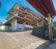 Exterior 2 Super OYO 90382 Hotel Sarah Sukabumi