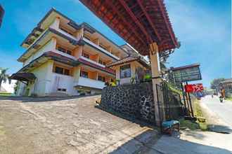 Exterior 4 Super OYO 90382 Hotel Sarah Sukabumi