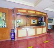 Lobby 6 Super OYO 90382 Hotel Sarah Sukabumi