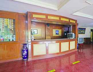 Lobby 2 Super OYO 90382 Hotel Sarah Sukabumi