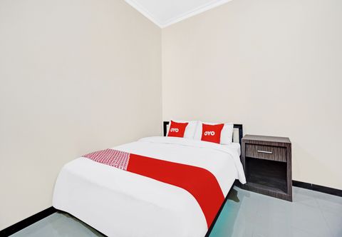 ห้องนอน Hotel O Avisha Guest House Syariah