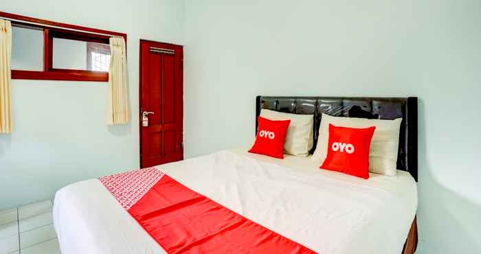 Bedroom OYO 90371 Hotel Tawang Argo