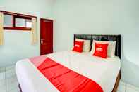 Bedroom OYO 90371 Hotel Tawang Argo