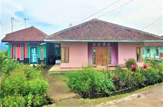 Bên ngoài 4 Villa Lembang Bunda