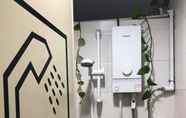 Toilet Kamar 7 Capsule Inn