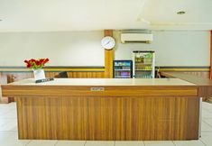 Lobi 6 OYO 90390 Hotel Rd Premium