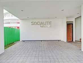 Lobi 4 OYO 90398 Socialite Residence Hotel