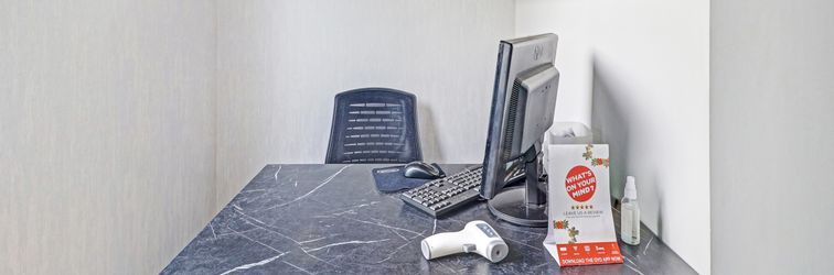 Lobi OYO 90398 Socialite Residence Hotel