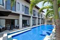 สระว่ายน้ำ Segara Villas