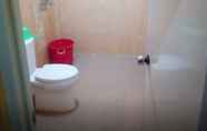 Toilet Kamar 6 Villa Gayatri Pasuruan